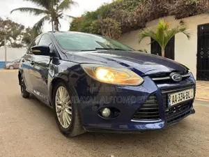 Photo - Ford Focus SEL Sedan FWD (2.0L 4cyl 6A) 2012 Blue