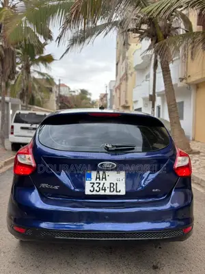 Ford Focus SEL Sedan FWD (2.0L 4cyl 6A) 2012 Blue