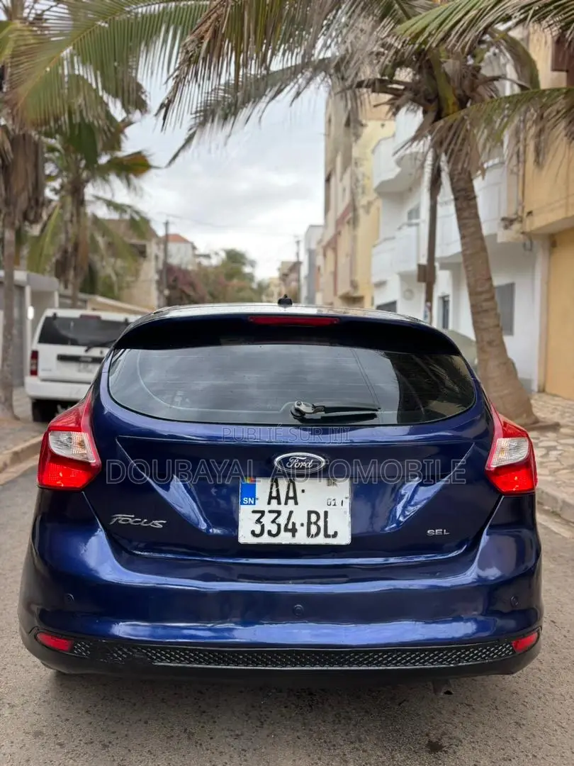 Ford Focus SEL Sedan FWD (2.0L 4cyl 6A) 2012 Blue