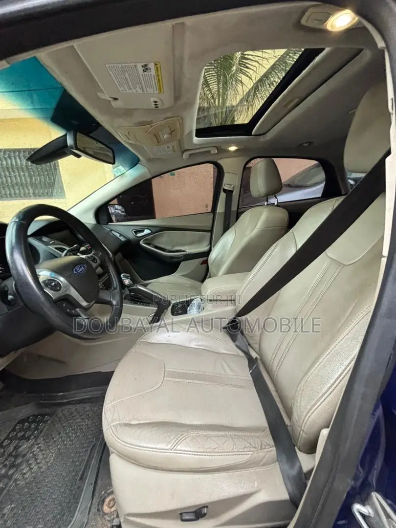 Ford Focus SEL Sedan FWD (2.0L 4cyl 6A) 2012 Blue