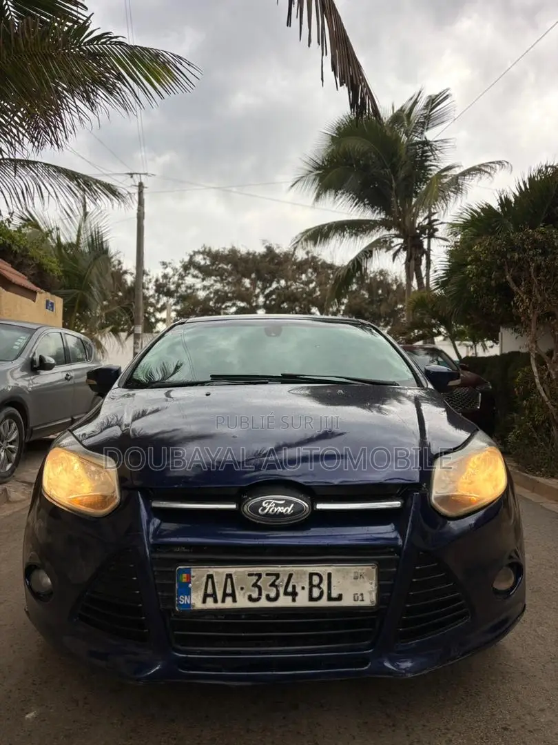 Ford Focus SEL Sedan FWD (2.0L 4cyl 6A) 2012 Blue