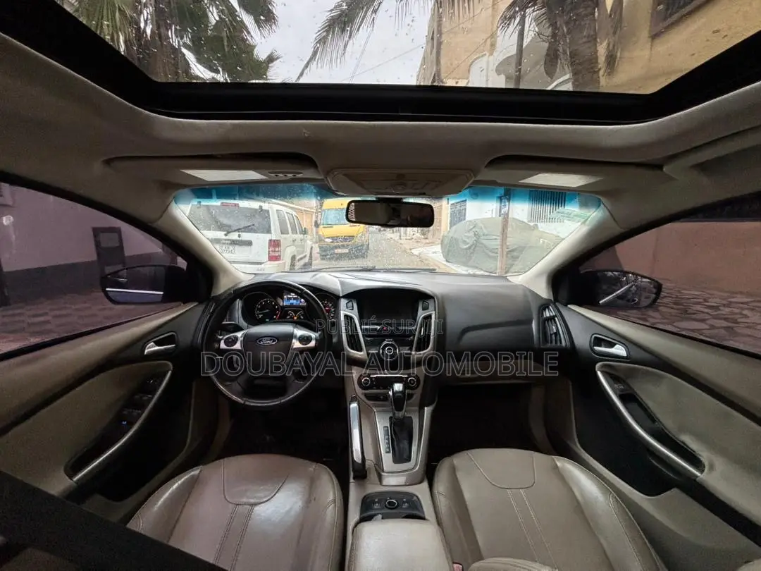 Ford Focus SEL Sedan FWD (2.0L 4cyl 6A) 2012 Blue