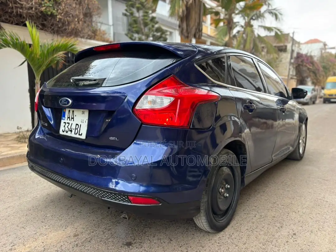 Ford Focus SEL Sedan FWD (2.0L 4cyl 6A) 2012 Blue