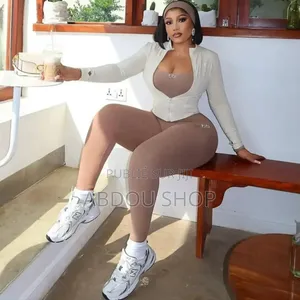 Photo - Ensemble Sport Pour Femme 2 Pièce Disponible