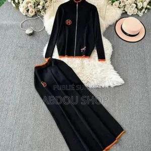 Ensemble H Jupe Disponible