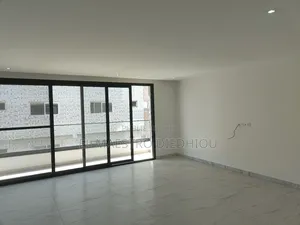3chbre Appartement dans F4 À Louer Au Point à Louer