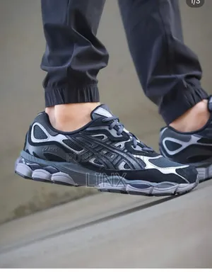 Asics Black Grey Disponible
