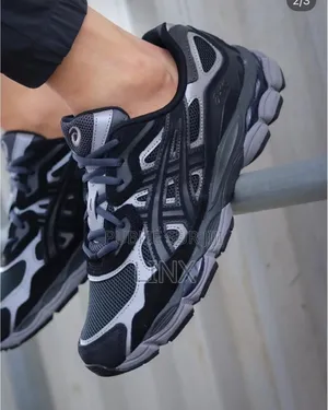 Photo - Asics Black Grey Disponible