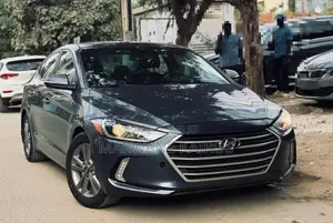Photo - Hyundai Elantra 2018