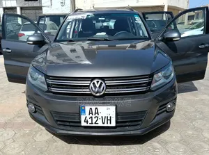 Photo - Volkswagen Tiguan 2014 Black