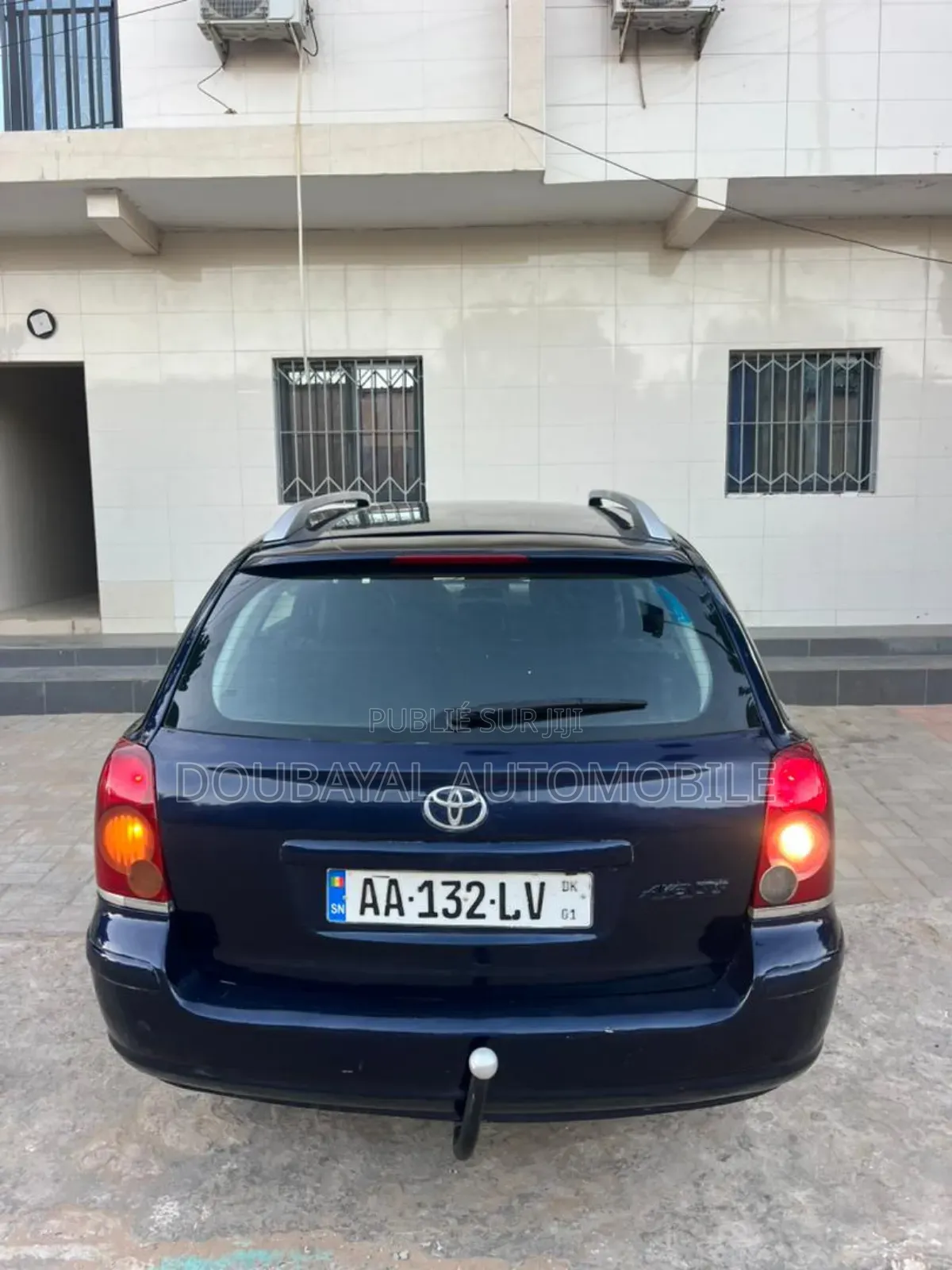 Toyota Avensis Liftback 2004 Blanc