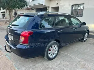Toyota Avensis Liftback 2004 Blanc
