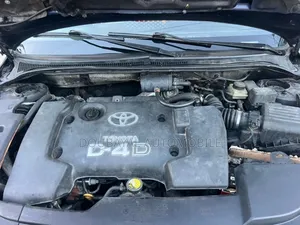 Toyota Avensis Liftback 2004 Blanc