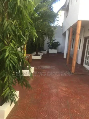 12chbre Villa dans Une Grande Villa À, Almadies à Louer