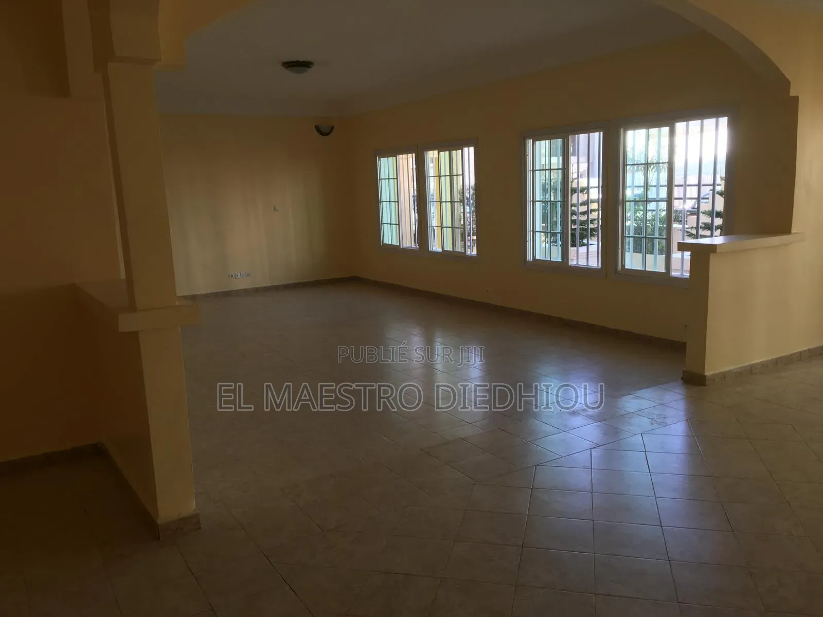 12chbre Villa dans Une Grande Villa À, Almadies à Louer