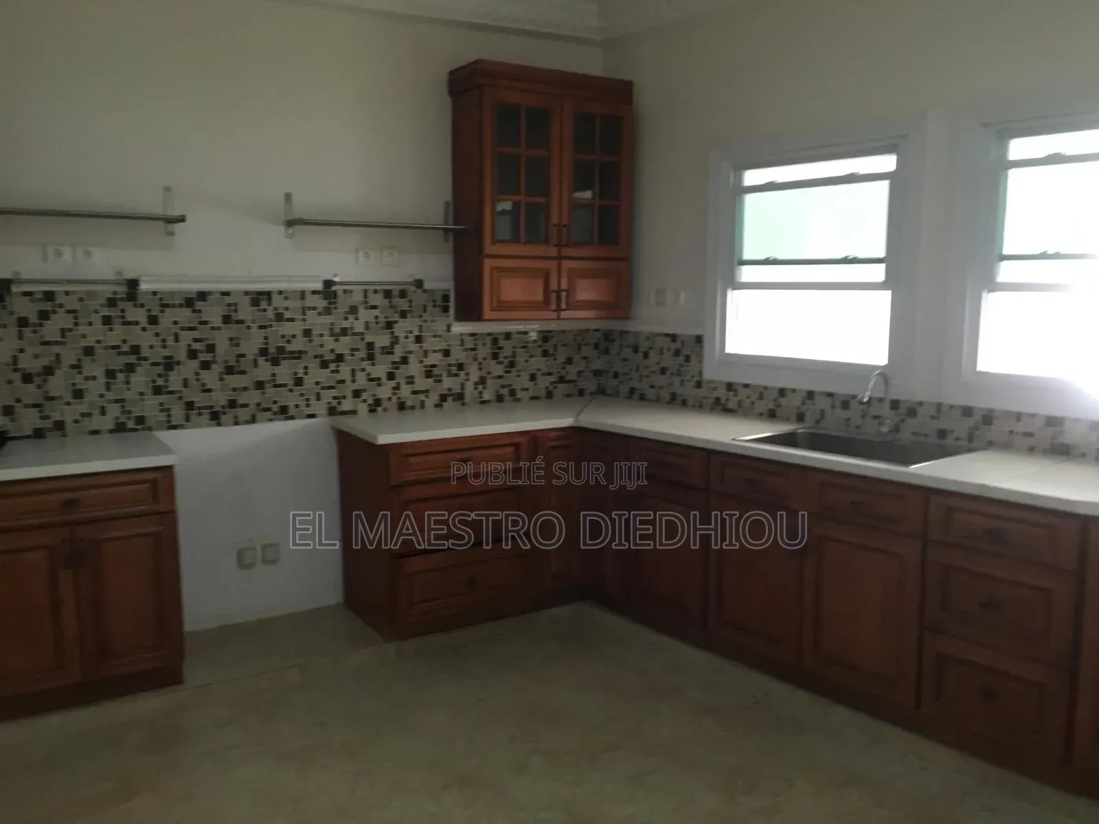 12chbre Villa dans Une Grande Villa À, Almadies à Louer