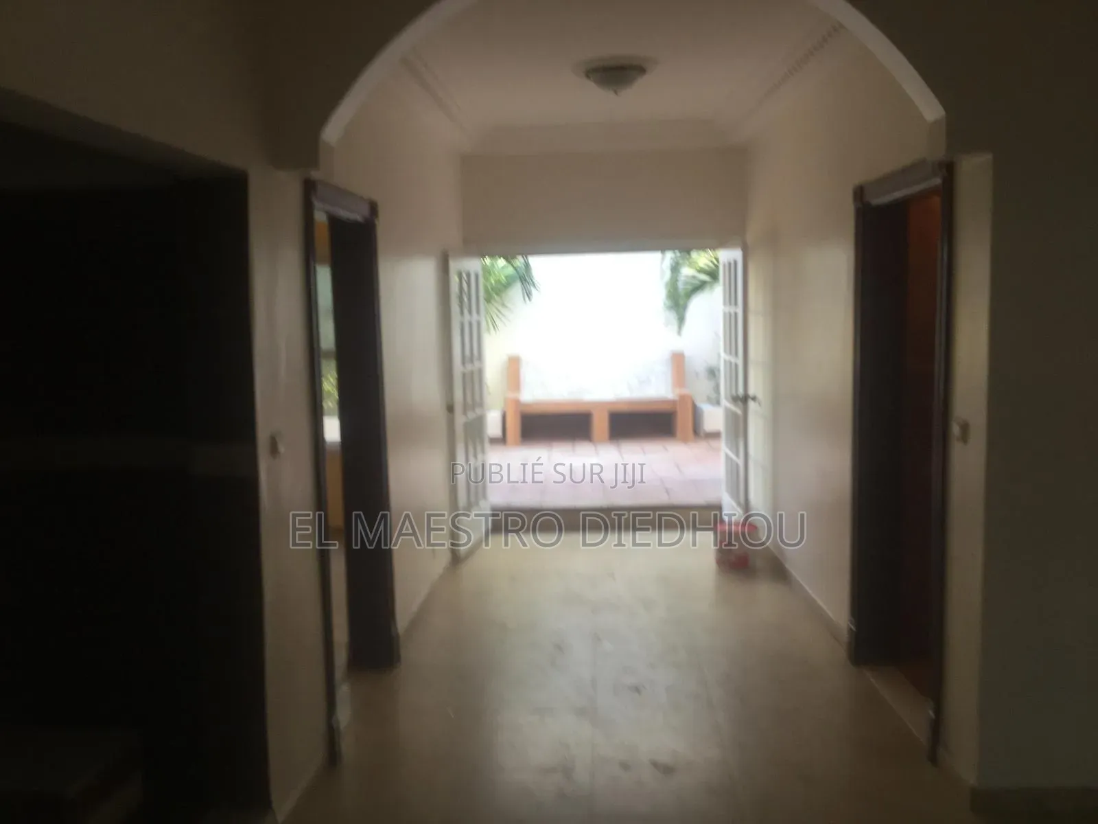 12chbre Villa dans Une Grande Villa À, Almadies à Louer