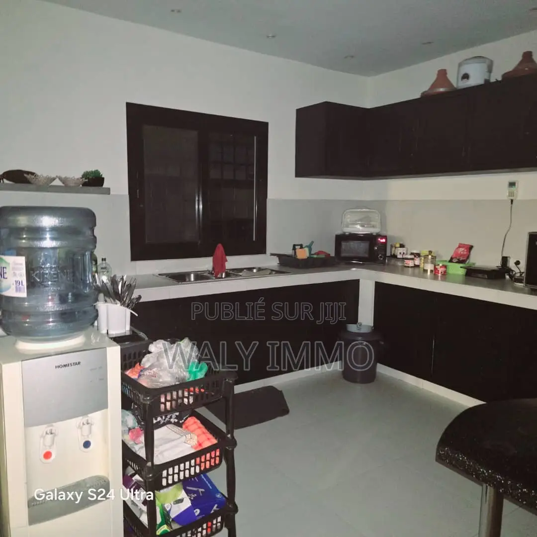 Furnished 3chbre Villa dans Villa, Thiès Sud à Vendre