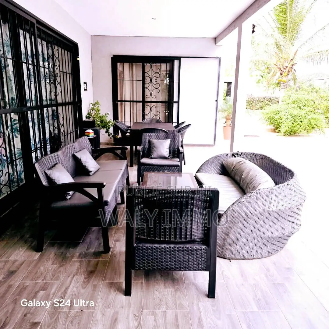 Furnished 3chbre Villa dans Villa, Thiès Sud à Vendre