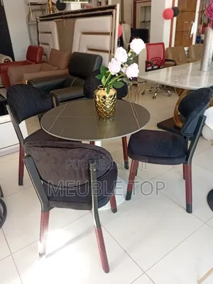 Tables À Manger De 4 Places Neuves