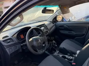 Mitsubishi L200 2023 Gris