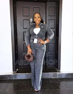 Photo - Ensemble Body Et Pantalons Jeans Disponible