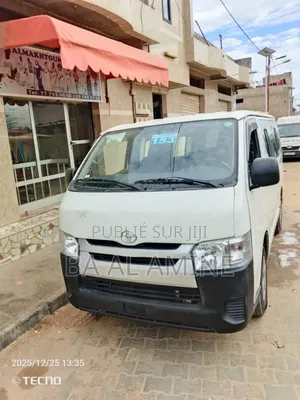 Toyota HiAce 2017 Blanc