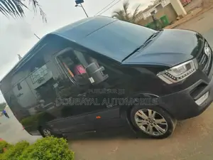 Photo - Hyundai Satellite 2016 Noir Mat