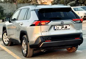 Toyota RAV4 Hybrid 2022 Gris
