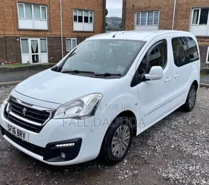 Photo - Peugeot Partenaire 2018 Blanc