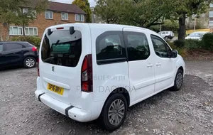 Peugeot Partenaire 2018 Blanc
