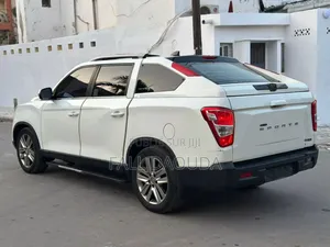 SsangYong Rexton 2018 Blanc