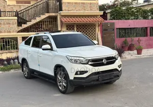 SsangYong Rexton 2018 Blanc