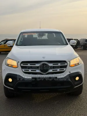 Photo - Mercedes-Benz X Class 2017 Blanc