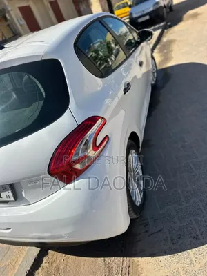 Peugeot 208 2012 Blanc