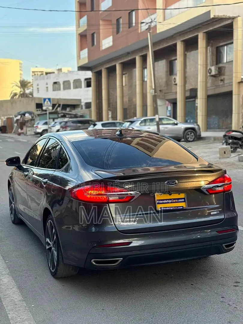Ford Fusion Titanium FWD 2020 Gris