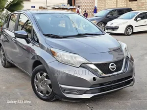 Photo - Nissan Versa 2018