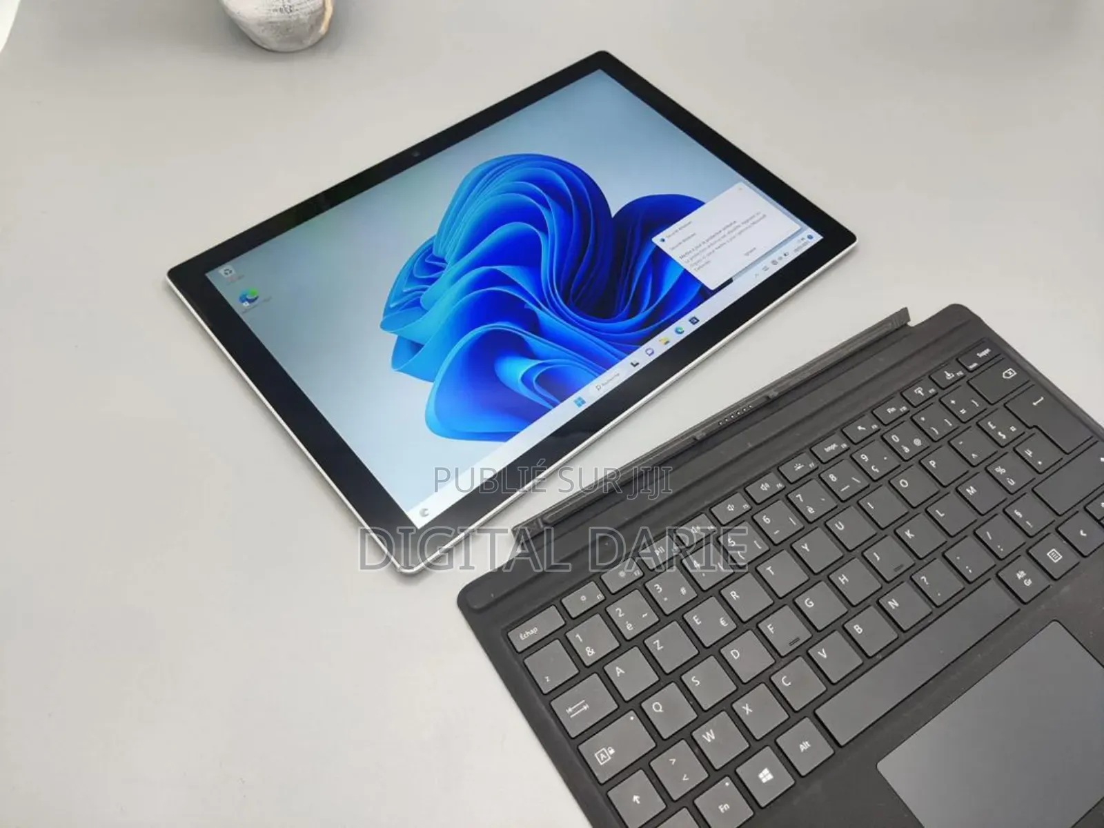 New Microsoft Surface Pro 7 8GB Intel Core I5 SSD 256GB