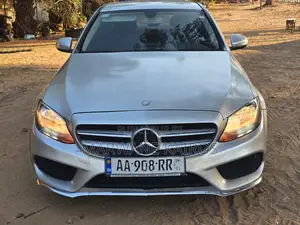Photo - Mercedes-Benz C300 2015 Gris