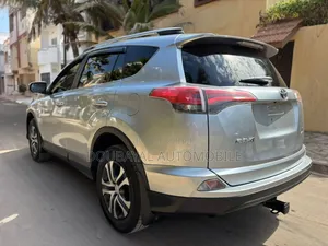 Toyota RAV4 LE AWD (2.5L 4cyl 6A) 2017 Gris