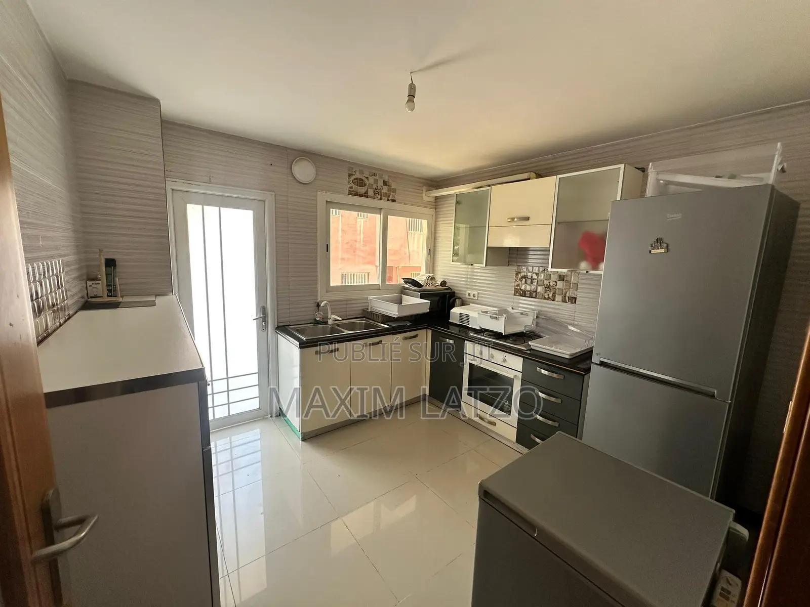 Furnished 4chbre Appartement dans Ngor à Vendre