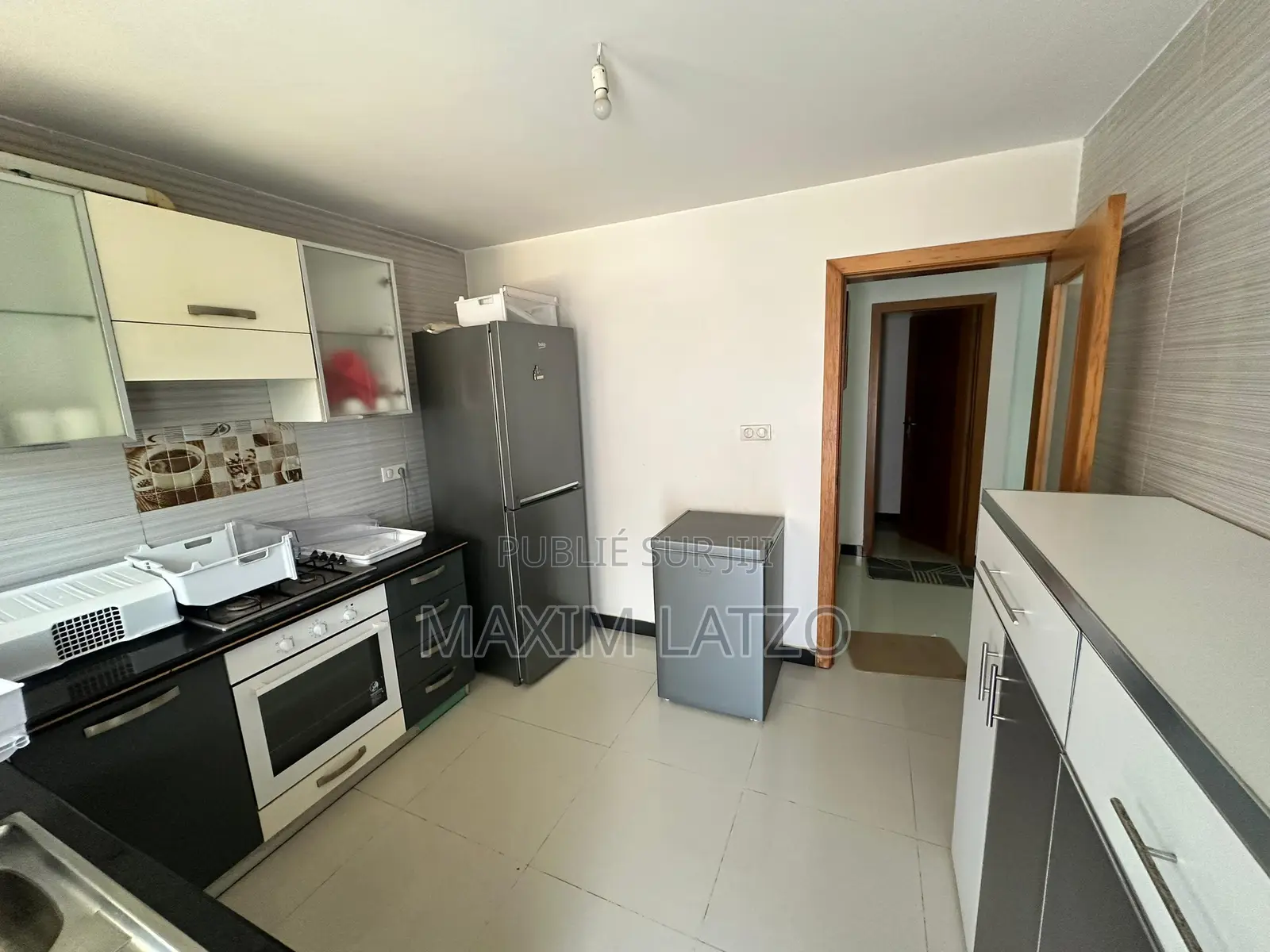 Furnished 4chbre Appartement dans Ngor à Vendre