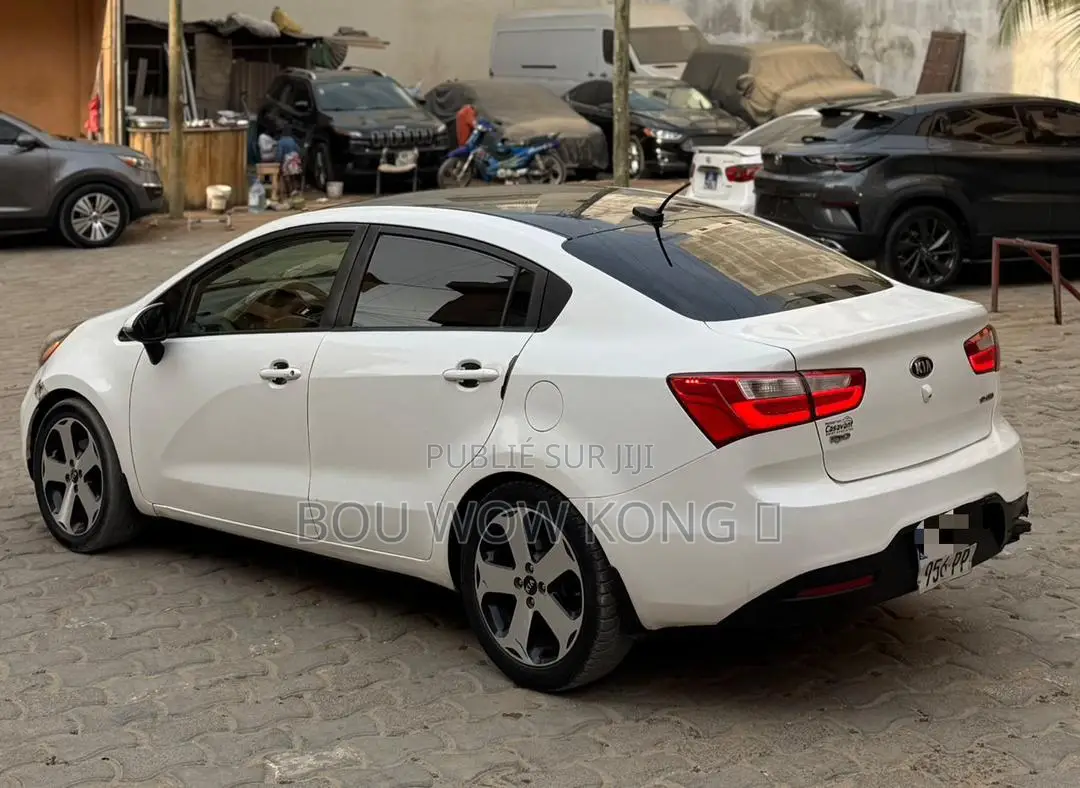 Kia Rio SX 4dr Hatchback (1.6L 4cyl 6A) 2015 Blanc