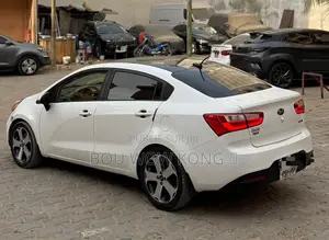 Kia Rio SX 4dr Hatchback (1.6L 4cyl 6A) 2015 Blanc