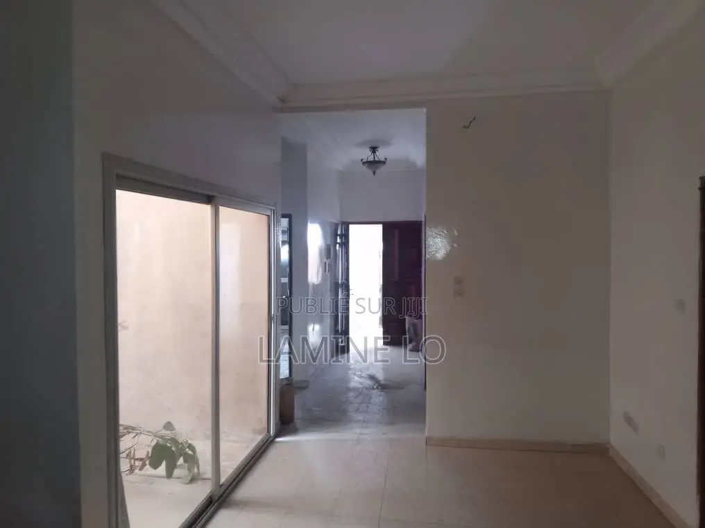 Location Maison R+2 Zac Mbao en Face Autoroute À Péage