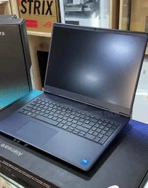 New Ordinateur Portable Alienware M17x R2 16GB Intel Core I7 SSD 1T