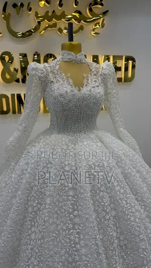 Robe De Mariée Sur Commande by Am