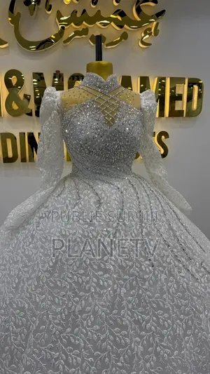 Robe De Mariée Sur Commande by Am