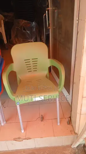 Haise De Couleur en Plastique Avec Pieds Inoxydable