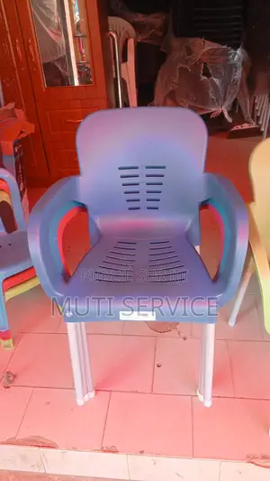 Haise De Couleur en Plastique Avec Pieds Inoxydable